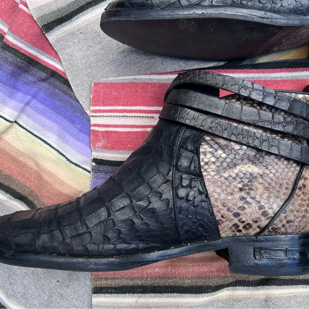 Rare Freda Salvador Dusty Pink Black Snake Embossed Ankle Boots - Picture 2 of 11